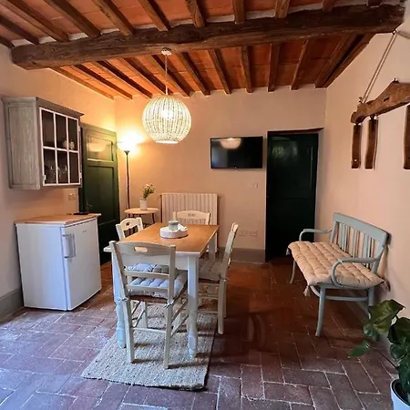 アパート Borgo Al Canto Degli Alberi ルッカ