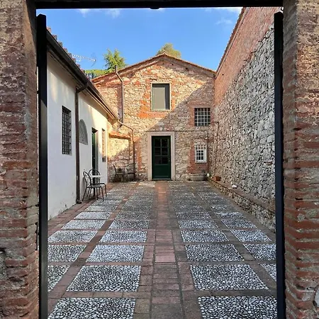 Borgo Al Canto Degli Alberi * ルッカ